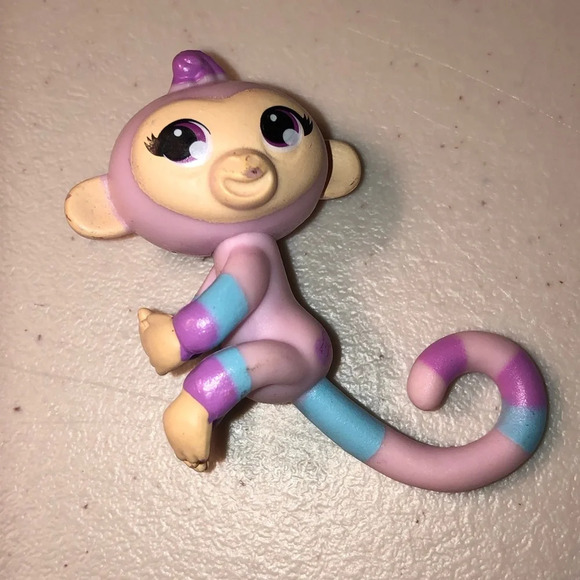 Littlest Pet Shop Fingerlings Tsum Tsum Toy Lot of 7 - Picture 3 of 5